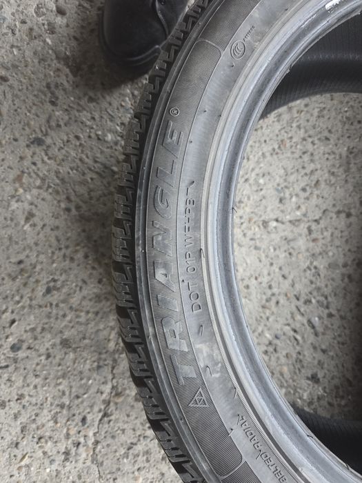 Шины зимние 235/45/18