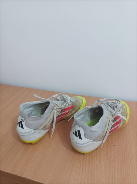 Ghete de fotbal mixte și turnate