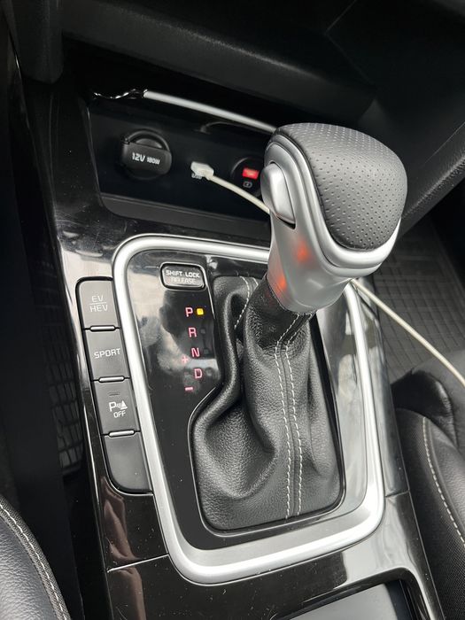Продавам Киа Сеед Kia Ceed plug-in hybrid 2021 година