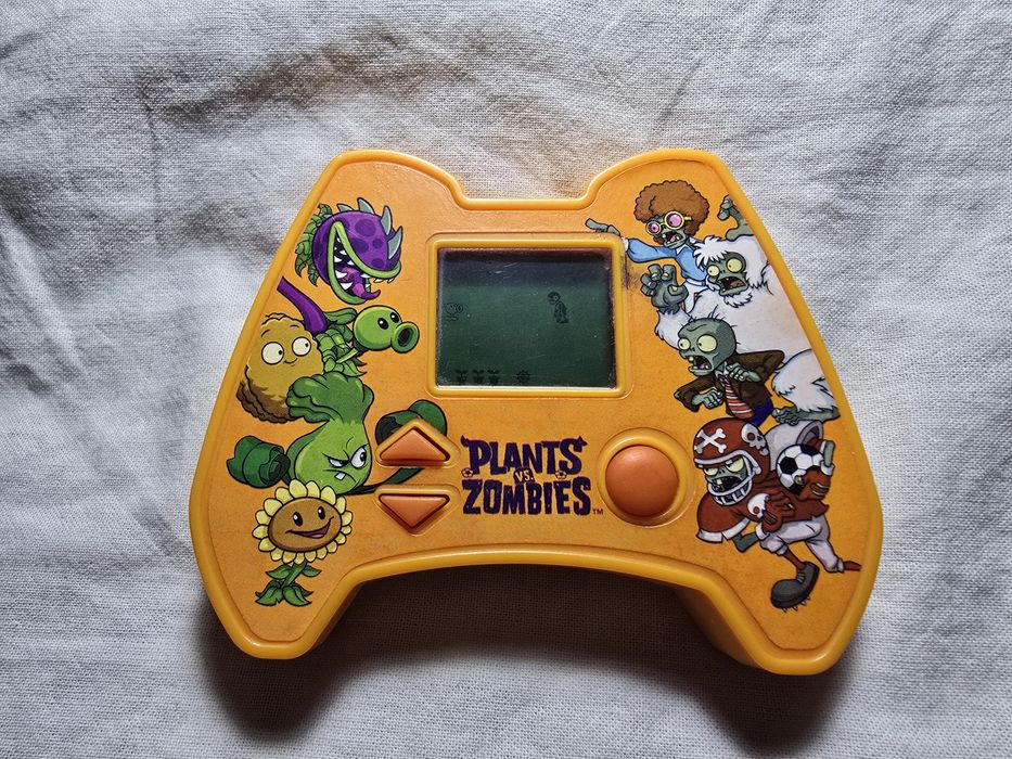Burger King Toy - Plants Vs Zombies 2015 (Hand Held Video Game by Electronic Arts)