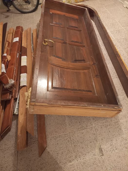 Продам меж комнатные двери