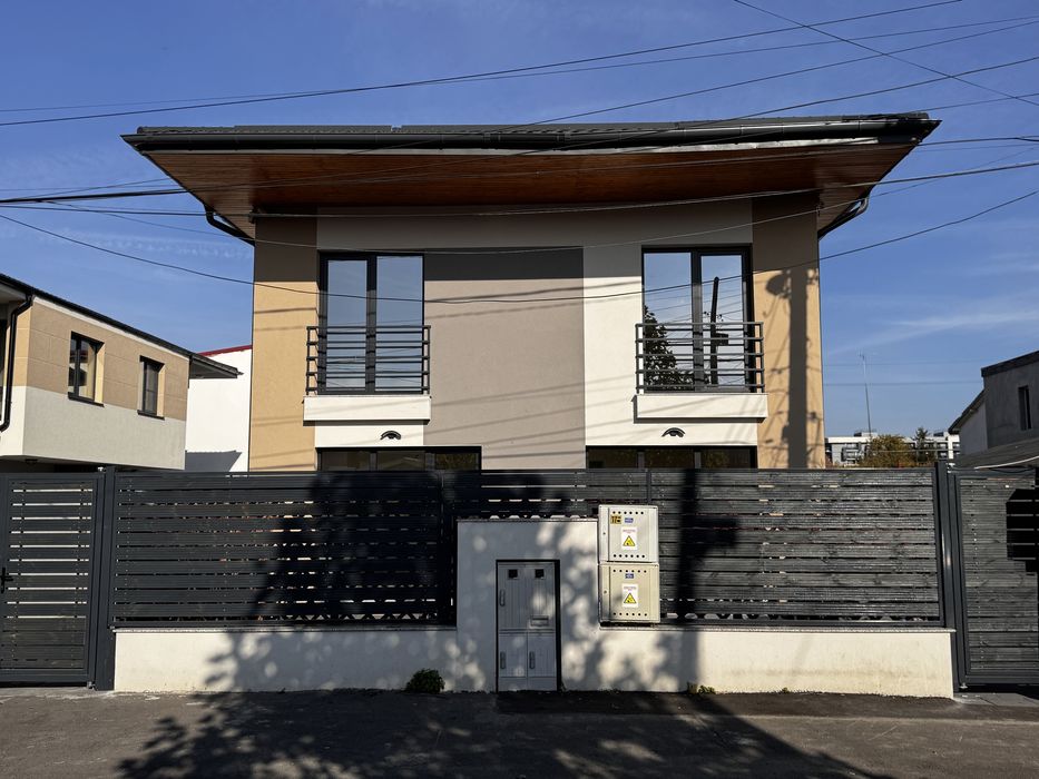 PROPRIETAR Casa Individuala P+1+M Noua la cheie /Doi cocosi Straulesti