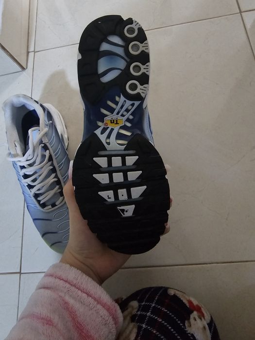 Adidasi nike air max plus