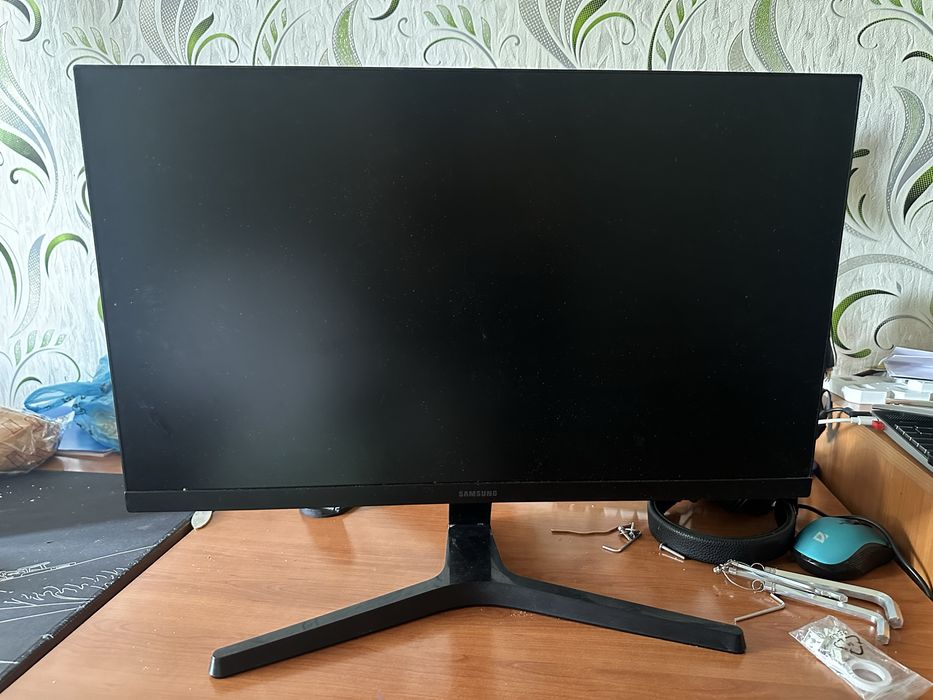 Монитор с кронштейном 24 дюйма