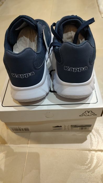 Продавам сникърси Kappa