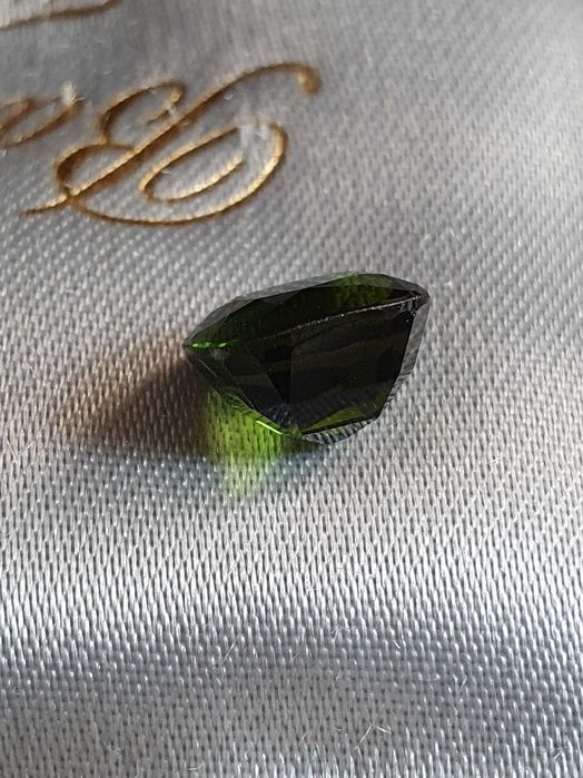 Pietre pretioase - Turmalina naturala verde 2.25ct
