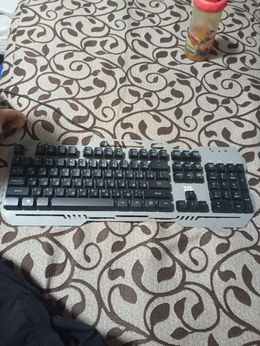 Продам клавиатуру