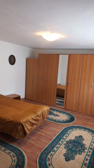 Închiriez casa in centrul Beiușului