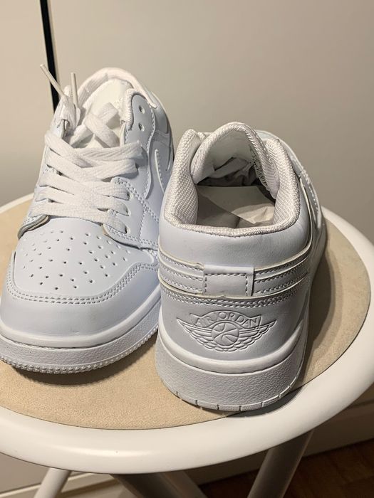 Adidasi jordan 1 low white