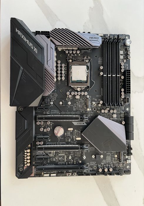 ASUS ROG Maximus XI Hero Z390 + CADOU i9  9900