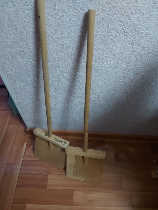Продам снеговые лопаты детские