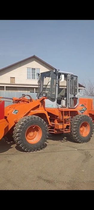 Фронтальный погрузчик продам