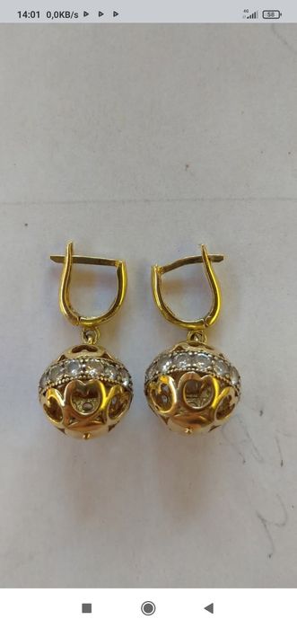 Cercei din aur galben.