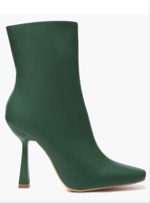 Ботильоны зеленые, новые.