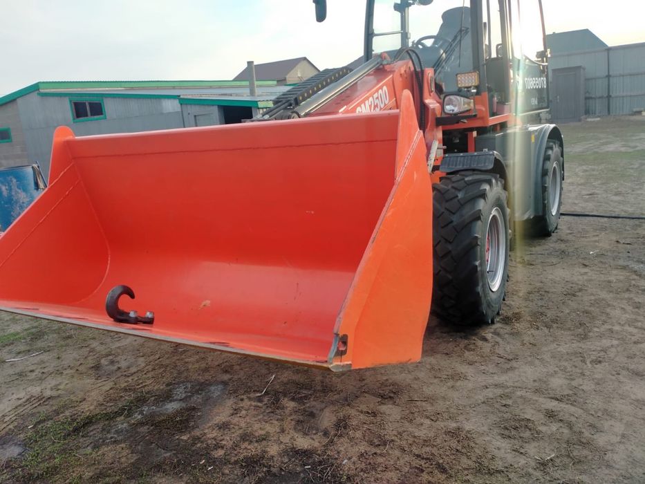 Трактор погрузчик