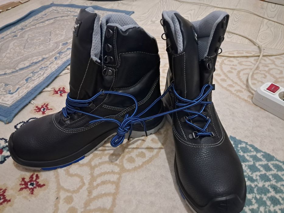 Спец ботинки 43-44,2демисезонные,1зимний.