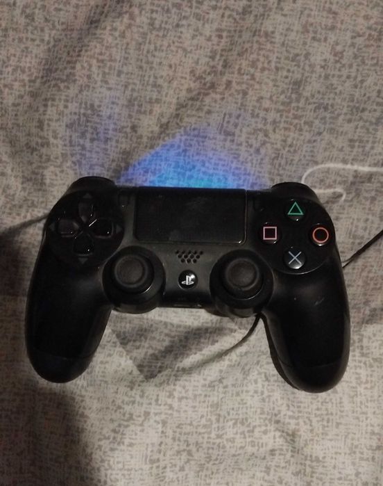 PlayStation 4 500GB + слушалки