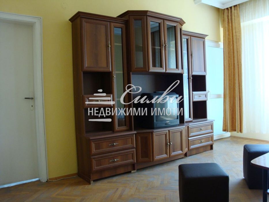 Дава се под наем Тристаен апартамент в Шумен, Център - 90 кв.м за 408 € - Снимка #6