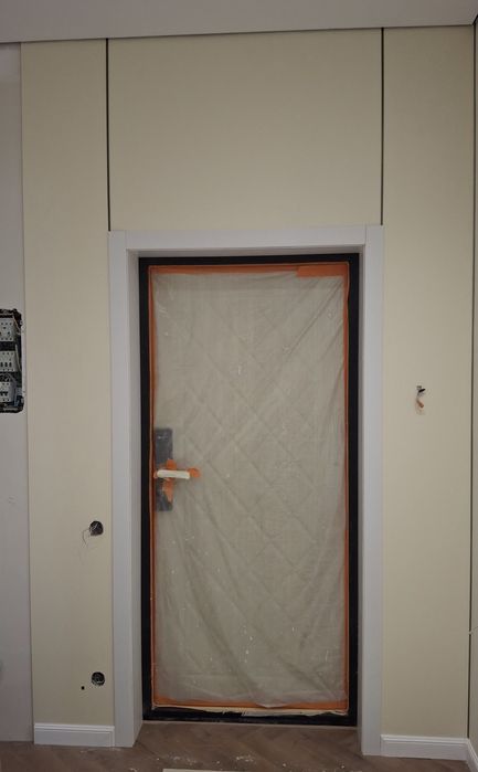 Поклейка обоев и молдинг