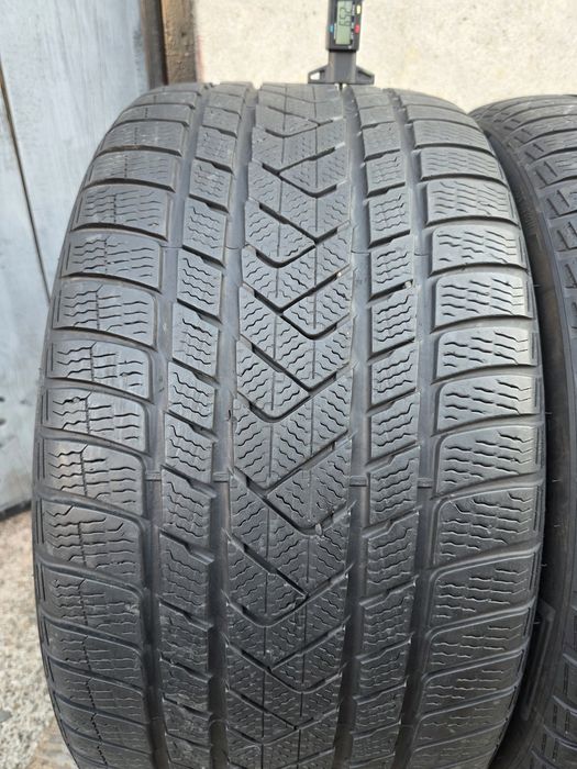 Vand două anvelope de iarna pirelli 315 35 21 dot  3522