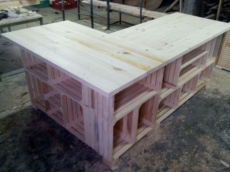 Щанд маса от масивна дървесина