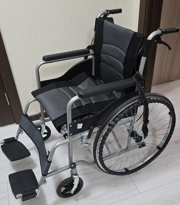 Продам инвалидную коляску