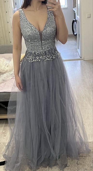 Rochie lunga de seara gri cu paiete argintii purtata o data