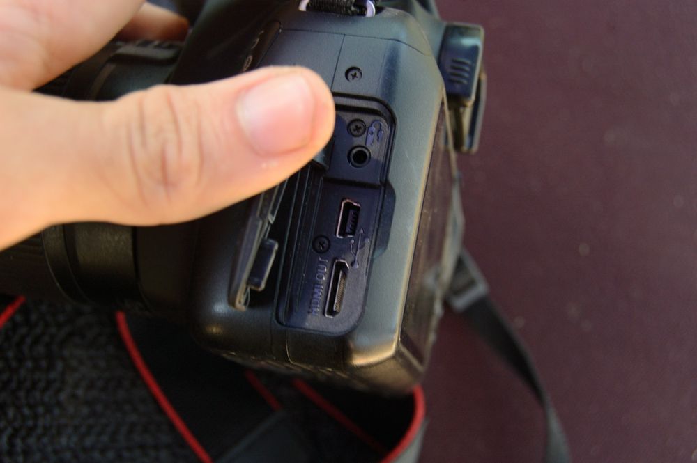 Kit DSLR Canon 1200D + Obiectiv 18-55mm Macro, stare impecabilă ca nou