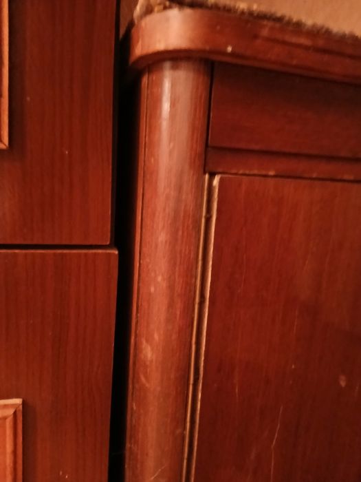 Тумбу со столом.