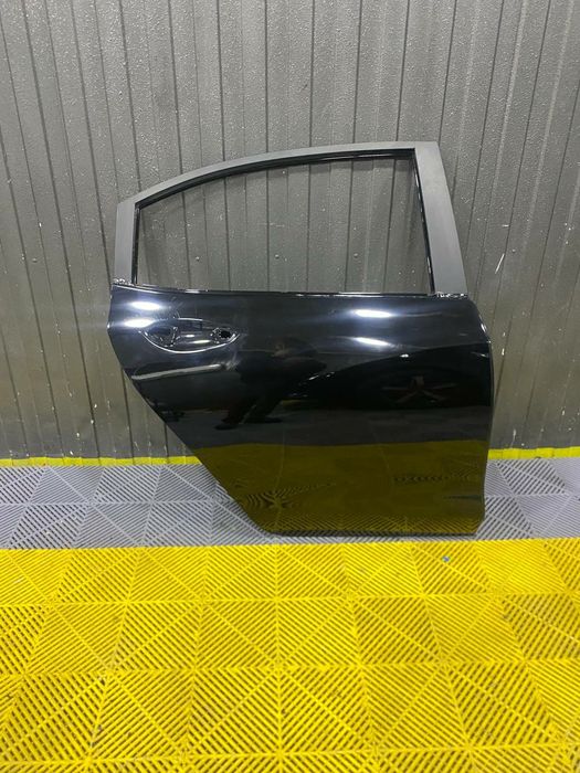 Onix orqa radnoy eshik