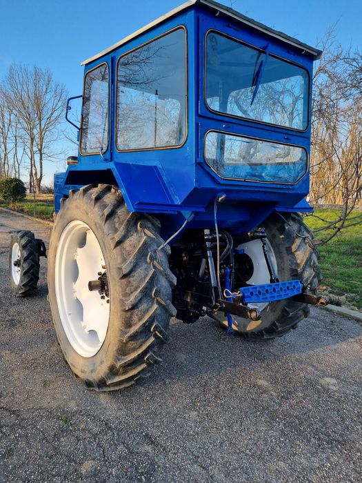 Tractor u 650 ST