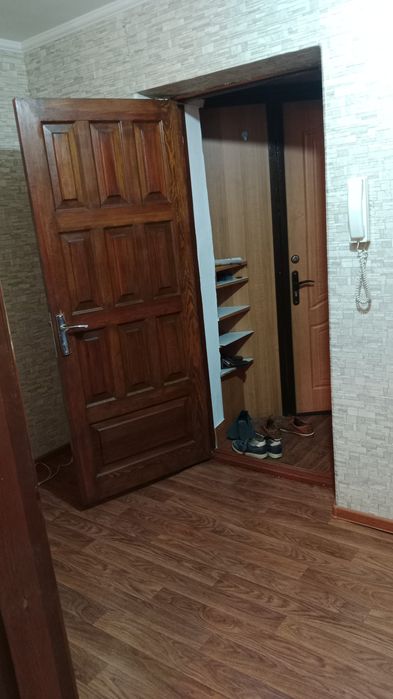 Универмагта 3 бөлмелі пәтер сатылады, кірпіш, ипотекаға өтеді