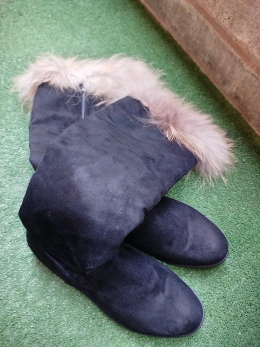 Дамски велурени ботуши с пух 38