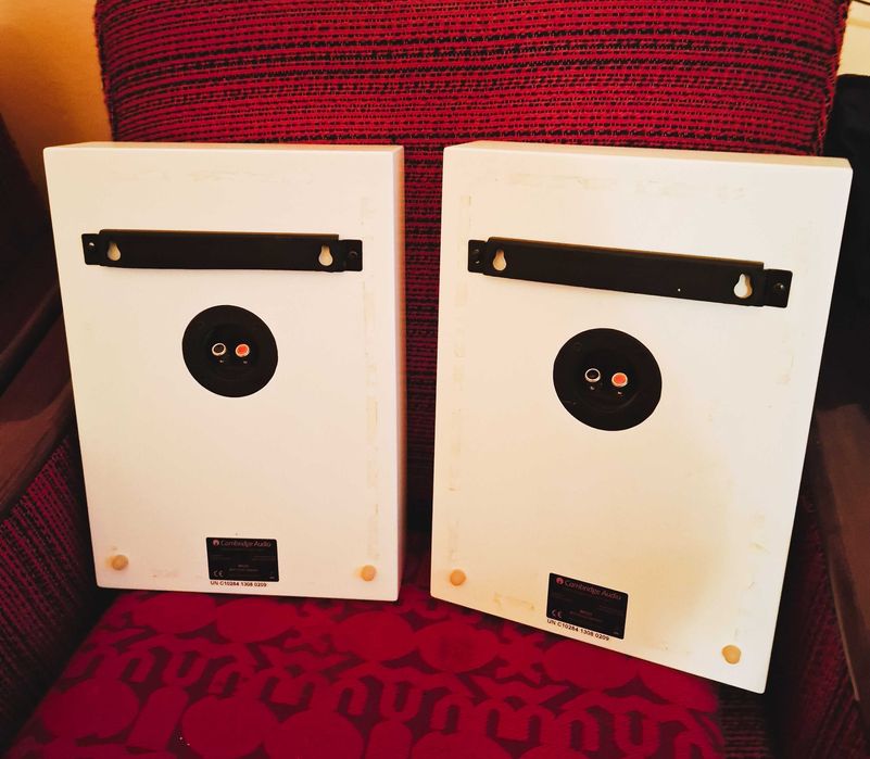 Wall bookshelf speakers Cambridge Audio WS30