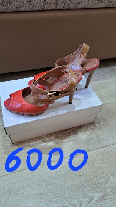 Продам женскую обувь