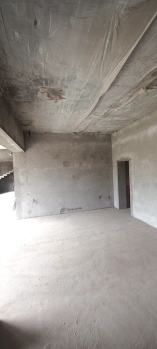 Сергели Дом  6 соток 10 комнат 3 этажа