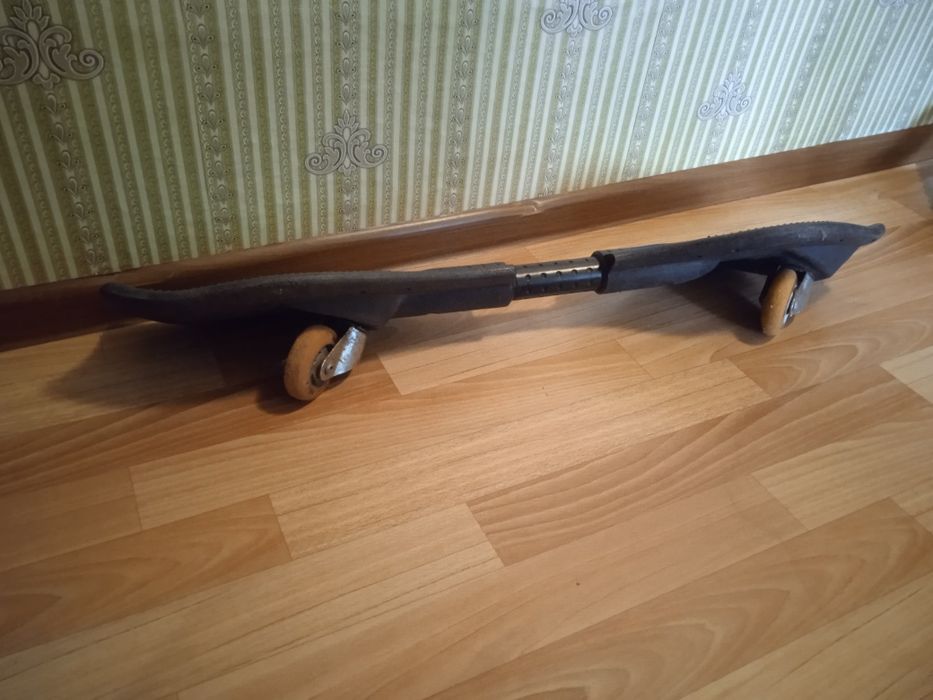 Двухколёсный скейтборд