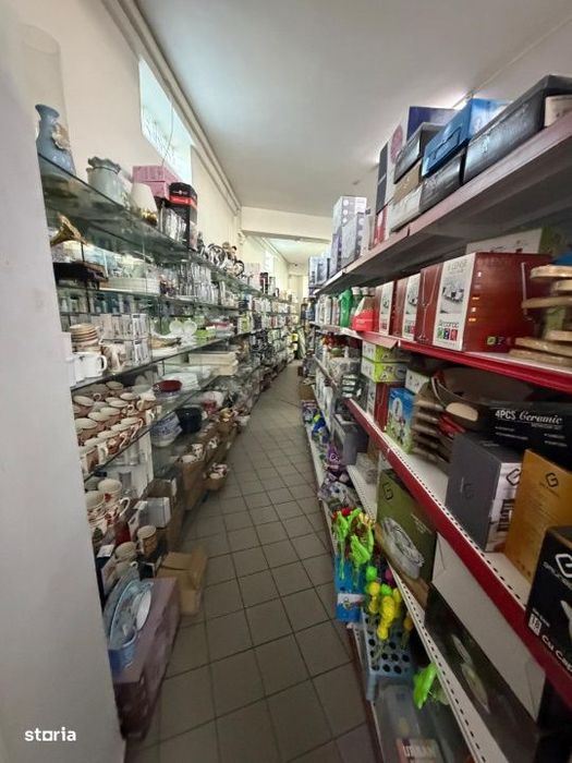 Spatiu comercial de 1300 mp pe 4 nivele, in centrul orasului Filiasi