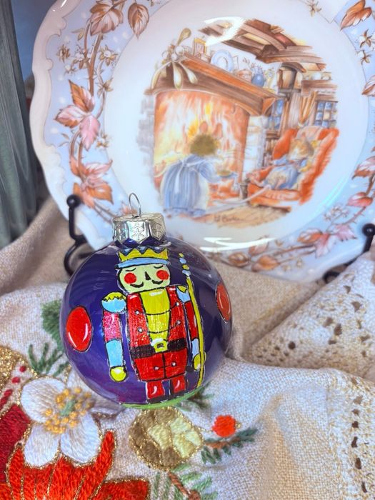 Коледни играчки топки ръчно рисувани