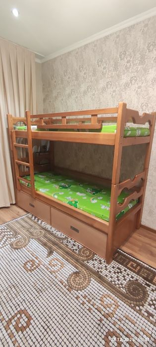 Продаю двухярусную кровать, размер 90*200 см из дерева (чинар).