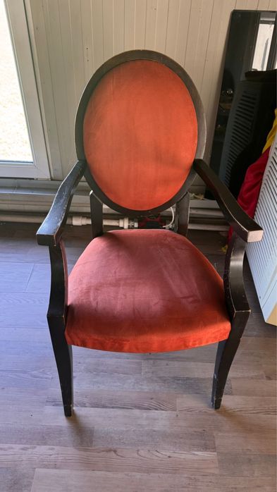 Scaune din lemn cu tapițerie – 10 bucăți, ideale pentru interior