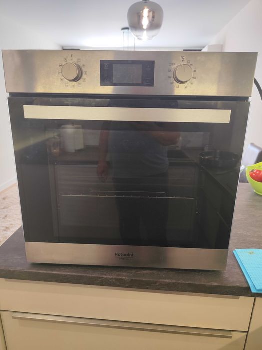 Фурна за вграждане Hotpoint Ariston FA3 841 H IX HA – Инокс – Като нова!
