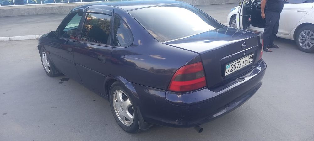 Продам автомобиль Опель Вектра 1998г.