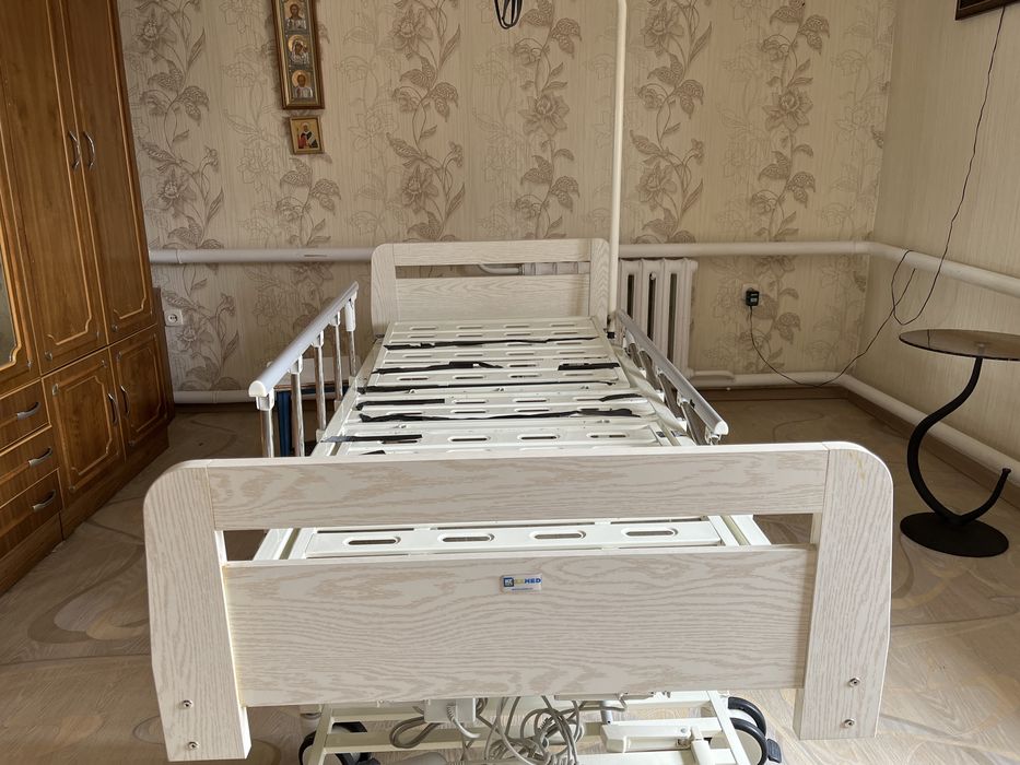 Кровать медицинская