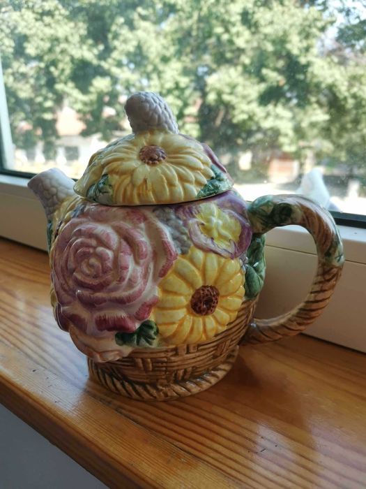 Чайник кошница с цветя, глазирана керамика, ръчно рисувана