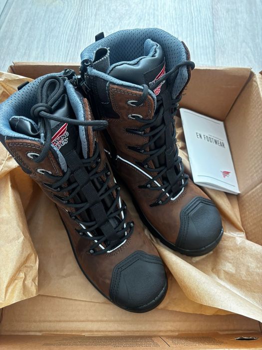 Продам сефти обувь ,новые