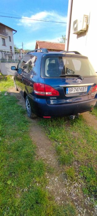 Продава Тойота Авенсис Версо