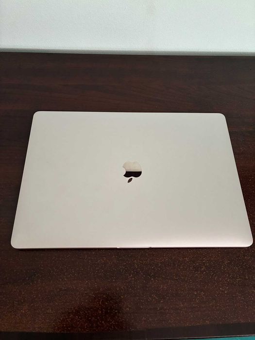 Vand laptop Macbook Pro 15" Intel Core i7 2018 si 13" Intel Core i5 2019(se pot vinde la bucata)