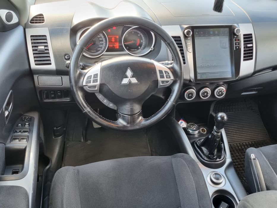 Vand Mitsubishi Outlander motor 2.2 diesel 4x4 la buton an 2009 inmatr