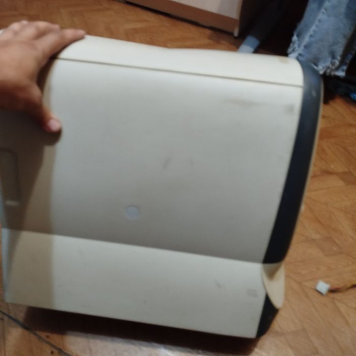 Корпус для компьютера ретро. Есть потертости